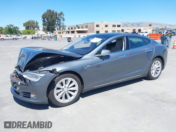 2014 Tesla Model S 60 z VIN 5YJSA1H17EFP33910, wystawiony jako IAAI lot #42346934 z przebiegiem Nie podano mil oraz . Historia ofert i sprzedaży dostępna na DreamBid. Obrazek 2.