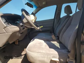 2003 Ford Police Interceptor Street Appear z VIN 2FAFP71W03X104811, wystawiony jako Copart lot #49307995 z przebiegiem 242 937 mil mil oraz Szkoda całkowita • Salvage title. Historia ofert i sprzedaży dostępna na DreamBid. Obrazek 7.