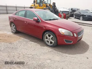 2013 Volvo S60 T5 Premier with VIN YV1612FS2D2222801, listed as a IAAI auction lot 41696272 with 152,844 mi miles. Bid and sale history available at carsss.com. Image 1.