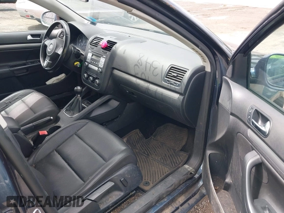2010 Volkswagen Jetta Limited Edition с VIN 3VWAZ7AJ3AM114399, выставлен на аукционе IAAI как лот 42347963 с пробегом 130 800 миль миль и . История ставок и продаж доступна на DreamBid. Изображение 5.