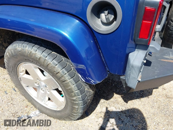 2009 Jeep Wrangler Sahara z VIN 1J4FA54199L722192, wystawiony jako IAAI lot #41619305 z przebiegiem 105 545 mil mil oraz . Historia ofert i sprzedaży dostępna na DreamBid. Obrazek 18.