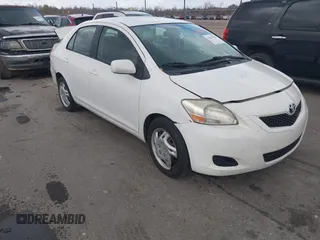 2012 Toyota Yaris z VIN JTDBT4K35C1415134, wystawiony jako IAAI lot #41563150 z przebiegiem 249 295 mil mil oraz . Historia ofert i sprzedaży dostępna na DreamBid. Obrazek 1.