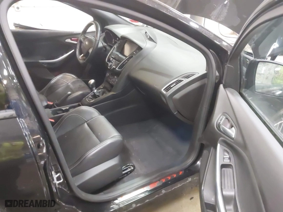 2015 Ford Focus ST with VIN 1FADP3L90FL305407, listed as a IAAI auction lot 41508693 with 172,191 mi miles. Bid and sale history available at carsss.com. Image 5.