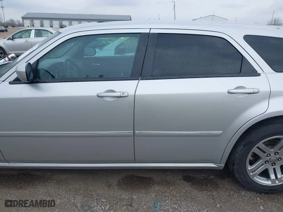 2005 Dodge Magnum RT with VIN 2D4GV58275H682691, listed as a IAAI auction lot 41866322 with 116,549 mi miles. Bid and sale history available at carsss.com. Image 14.
