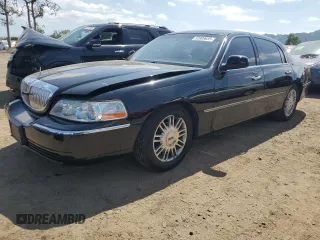 2008 Lincoln Town Car Limited z VIN 2LNHM82W18X642470, wystawiony jako Copart lot #53900635 z przebiegiem 162 549 mil mil oraz Szkoda całkowita • Salvage title. Historia ofert i sprzedaży dostępna na DreamBid. Obrazek 1.