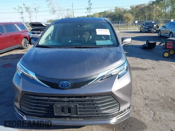 2021 Toyota Sienna LE with VIN 5TDKRKEC9MS040481, listed as a IAAI auction lot 41881118 with 41,843 mi miles. Bid and sale history available at carsss.com. Image 12.