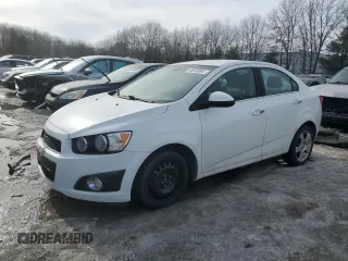 2013 Chevrolet Sonic LTZ z VIN 1G1JE5SH5D4174238, wystawiony jako Copart lot #46640865 z przebiegiem 132 133 mil mil oraz Czysty tytuł • Clean title. Historia ofert i sprzedaży dostępna na DreamBid. Obrazek 1.