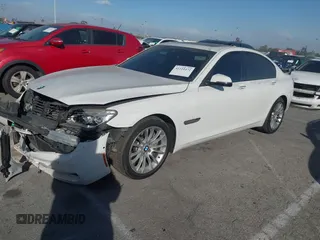 2015 BMW 7 Series 750i с VIN WBAYA8C58FD825806, выставлен на аукционе IAAI как лот 41221472 с пробегом 131 730 миль миль и . История ставок и продаж доступна на DreamBid. Изображение 17.