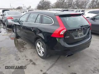 2015 Volvo V60 z VIN YV1612SM8F1222138, wystawiony jako IAAI lot #41212660 z przebiegiem 88 174 mil mil oraz . Historia ofert i sprzedaży dostępna na DreamBid. Obrazek 3.