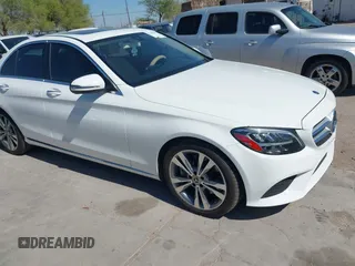 2019 Mercedes-Benz C 300 z VIN 55SWF8DBXKU298367, wystawiony jako IAAI lot #42183443 z przebiegiem 74 433 mil mil oraz . Historia ofert i sprzedaży dostępna na DreamBid. Obrazek 1.