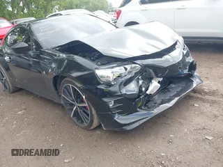 2019 Toyota 86 GT z VIN JF1ZNAE17K9701672, wystawiony jako IAAI lot #42448977 z przebiegiem 30 207 mil mil oraz . Historia ofert i sprzedaży dostępna na DreamBid. Obrazek 1.