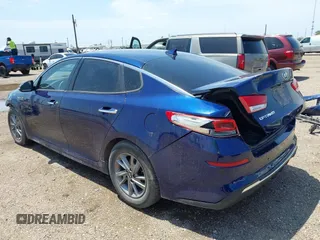 2019 Kia Optima LX z VIN 5XXGT4L38KG341070, wystawiony jako IAAI lot #42348351 z przebiegiem 112 143 mil mil oraz . Historia ofert i sprzedaży dostępna na DreamBid. Obrazek 3.