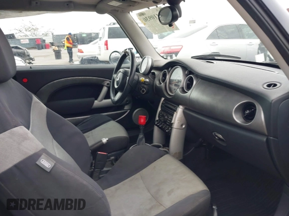 2005 MINI Hardtop S with VIN WMWRE33575TL12045, listed as a IAAI auction lot 42110930 with 192,964 mi miles and . Bid and sale history available at DreamBid. Image 5.
