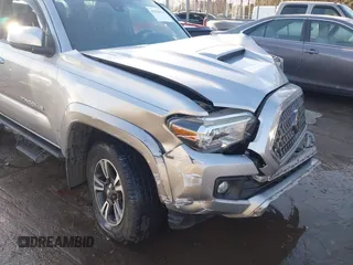 2018 Toyota Tacoma SR with VIN 5TFCZ5AN3JX151479, listed as a IAAI auction lot 41428376 with 104,717 mi miles. Bid and sale history available at carsss.com. Image 18.