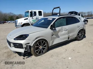 2024 Porsche Cayenne z VIN WP1AA2AY3RDA04548, wystawiony jako Copart lot #48306425 z przebiegiem Nie podano mil oraz Czysty tytuł • Clean title. Historia ofert i sprzedaży dostępna na DreamBid. Obrazek 1.