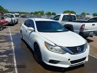 2017 Nissan Altima SR z VIN 1N4AL3AP1HN364103, wystawiony jako IAAI lot #42117683 z przebiegiem 137 704 mil mil oraz . Historia ofert i sprzedaży dostępna na DreamBid. Obrazek 1.