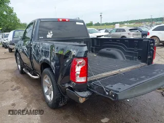 2015 Ram 1500 Tradesman z VIN 3C6JR6AT2FG612072, wystawiony jako IAAI lot #42471297 z przebiegiem 195 328 mil mil oraz . Historia ofert i sprzedaży dostępna na DreamBid. Obrazek 3.