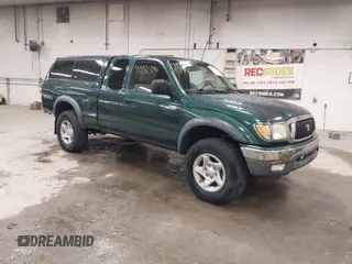 2001 Toyota Tacoma z VIN 5TEWN72N51Z811663, wystawiony jako IAAI lot #41981394 z przebiegiem 239 034 mil mil oraz . Historia ofert i sprzedaży dostępna na DreamBid. Obrazek 1.