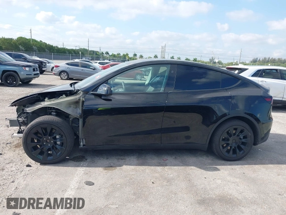 2024 Tesla Model Y Long Range z VIN 7SAYGDEE9RA293261, wystawiony jako IAAI lot #42118735 z przebiegiem 11 454 mil mil oraz . Historia ofert i sprzedaży dostępna na DreamBid. Obrazek 15.
