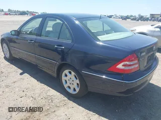 2006 Mercedes-Benz C z VIN WDBRF54J76A869895, wystawiony jako IAAI lot #42145920 z przebiegiem 188 626 mil mil oraz . Historia ofert i sprzedaży dostępna na DreamBid. Obrazek 3.
