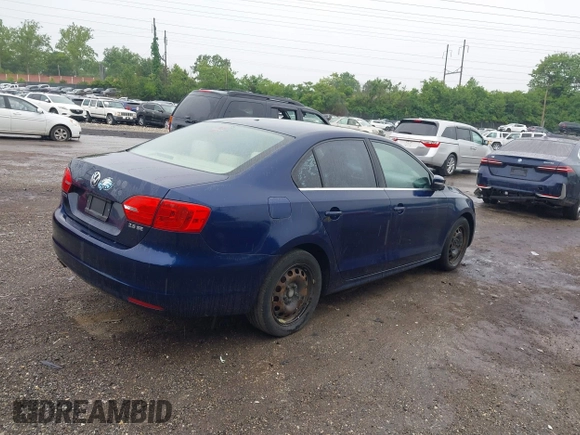 2013 Volkswagen Jetta SE with VIN 3VWDP7AJ4DM447010, listed as a IAAI auction lot 42371303 with 141,031 mi miles and . Bid and sale history available at DreamBid. Image 4.