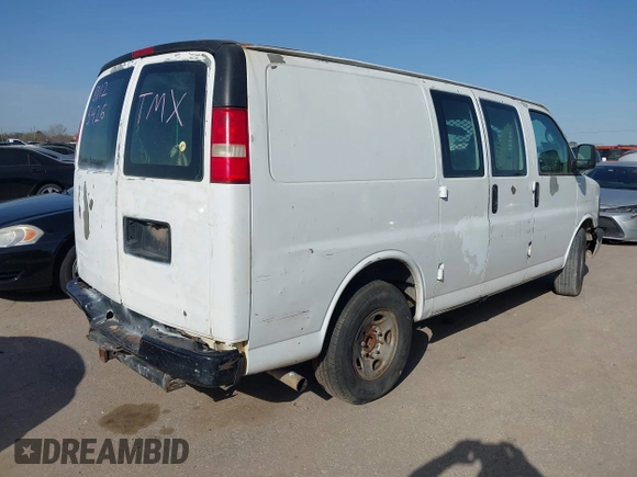 2008 Chevrolet Express Cargo Van with VIN 1GCGG25C181125426, listed as a IAAI auction lot 41726393 with 271,384 mi miles. Bid and sale history available at carsss.com. Image 4.