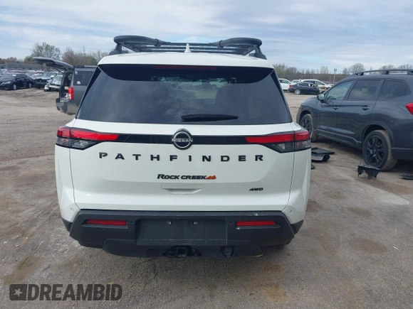 2023 Nissan Pathfinder SV z VIN 5N1DR3BD7PC272056, wystawiony jako IAAI lot #42184186 z przebiegiem 31 923 mil mil oraz . Historia ofert i sprzedaży dostępna na DreamBid. Obrazek 16.