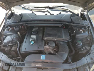 2007 BMW 3 Series 335i z VIN WBAVB73577VF54567, wystawiony jako Copart lot #56411365 z przebiegiem 136 341 mil mil oraz Szkoda całkowita • Salvage title. Historia ofert i sprzedaży dostępna na DreamBid. Obrazek 11.