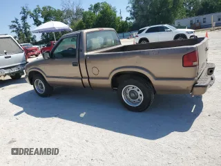 2002 GMC Sonoma SL with VIN 1GTCS145728187132, listed as a Copart auction lot 52917215 with 169,921 mi miles and Clean Title. Bid and sale history available at carsss.com. Image 2.