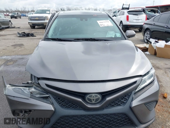 2018 Toyota Camry LE z VIN 4T1B11HK8JU635944, wystawiony jako IAAI lot #41672751 z przebiegiem 174 514 mil mil oraz . Historia ofert i sprzedaży dostępna na DreamBid. Obrazek 12.