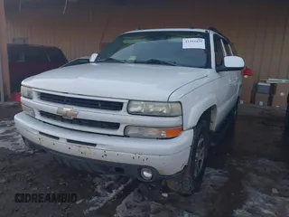 2005 Chevrolet Suburban Z71 with VIN 3GNFK16Z35G264713, listed as a IAAI auction lot 41255425 with 237,805 mi miles. Bid and sale history available at carsss.com. Image 2.