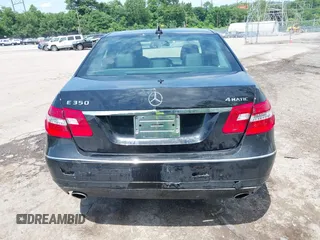 2012 Mercedes-Benz E 350 Luxury z VIN WDDHF8JB5CA629709, wystawiony jako IAAI lot #42502808 z przebiegiem 109 527 mil mil oraz . Historia ofert i sprzedaży dostępna na DreamBid. Obrazek 17.