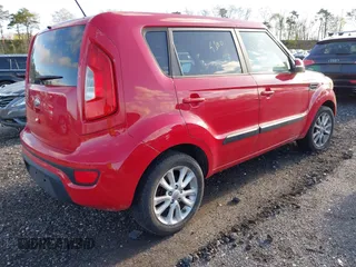 2013 Kia Soul ! with VIN KNDJT2A6XD7551463, listed as a IAAI auction lot 42141971 with 999,999 mi miles. Bid and sale history available at carsss.com. Image 4.