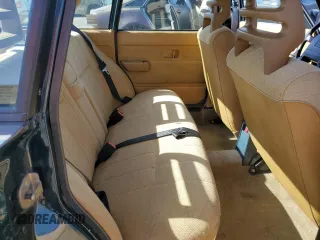 1993 Volvo 240 с VIN YV1AS8317P1486371, выставлен на аукционе Copart как лот 51696735 с пробегом 118 630 миль миль и Списание • Salvage title. История ставок и продаж доступна на DreamBid. Изображение 10.