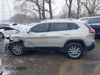 2015 Jeep Cherokee Limited z VIN 1C4PJMDS5FW623361, wystawiony jako IAAI lot #40920356 z przebiegiem 110 989 mil mil oraz . Historia ofert i sprzedaży dostępna na DreamBid. Obrazek 14.