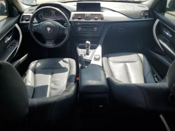 2015 BMW 3 Series 320i z VIN WBA3B1G56FNT63992, wystawiony jako Copart lot #60656215 z przebiegiem Nie podano mil oraz Czysty tytuł • Clean title. Historia ofert i sprzedaży dostępna na DreamBid. Obrazek 8.