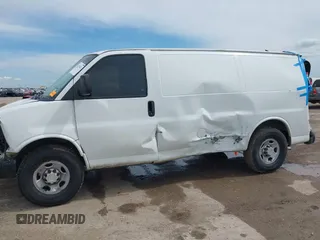 2011 Chevrolet Express Cargo z VIN 1GCWGFCA8B1105184, wystawiony jako IAAI lot #42215421 z przebiegiem 261 099 mil mil oraz . Historia ofert i sprzedaży dostępna na DreamBid. Obrazek 14.