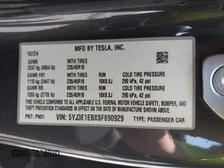 2025 Tesla Model 3 Long Range z VIN 5YJ3E1EBXSF890929, wystawiony jako IAAI lot #42452359 z przebiegiem 2 469 mil mil oraz . Historia ofert i sprzedaży dostępna na DreamBid. Obrazek 9.