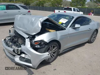 2016 Ford Mustang EcoBoost z VIN 1FA6P8TH5G5305096, wystawiony jako IAAI lot #41908211 z przebiegiem 106 585 mil mil oraz . Historia ofert i sprzedaży dostępna na DreamBid. Obrazek 17.