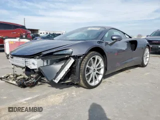 2024 McLaren Artura z VIN SBM16AEA3RW002188, wystawiony jako Copart lot #45177415 z przebiegiem 3440 mil mil oraz Szkody całkowita. Historia ofert i sprzedaży dostępna na DreamBid. Obrazek 1.