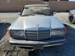 1983 Mercedes-Benz 300 with VIN WDBAB33AXDB020060, listed as a Copart auction lot 80495384 with 151,330 mi miles and Clean Title. Bid and sale history available at carsss.com. Image 5.