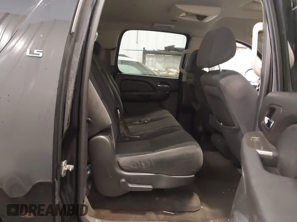 2007 Chevrolet Suburban LTZ with VIN 1GNFK16367R231896, listed as a IAAI auction lot 41979944 with 202,137 mi miles. Bid and sale history available at carsss.com. Image 8.