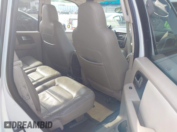 2003 Ford Expedition Eddie Bauer z VIN 1FMRU17W13LA60377, wystawiony jako IAAI lot #42220081 z przebiegiem 247 990 mil mil oraz . Historia ofert i sprzedaży dostępna na DreamBid. Obrazek 8.