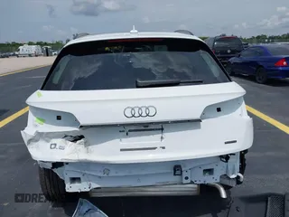 2025 Audi Q5 Premium с VIN WA1ABAFY3S2050913, выставлен на аукционе IAAI как лот 42403495 с пробегом 1 673 миль миль и . История ставок и продаж доступна на DreamBid. Изображение 17.