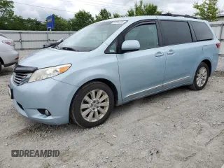 2015 Toyota Sienna Limited z VIN 5TDDK3DC5FS124823, wystawiony jako Copart lot #57294125 z przebiegiem 228 923 mil mil oraz Szkoda całkowita • Salvage title. Historia ofert i sprzedaży dostępna na DreamBid. Obrazek 1.