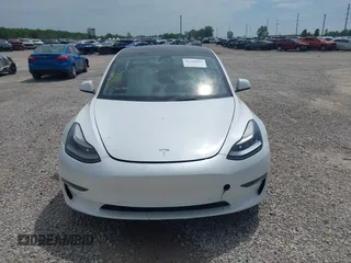 2022 Tesla Model 3 Long Range z VIN 5YJ3E1EB4NF165427, wystawiony jako IAAI lot #42290413 z przebiegiem 73 493 mil mil oraz . Historia ofert i sprzedaży dostępna na DreamBid. Obrazek 12.