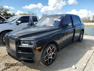 2024 Rolls-Royce Cullinan Black Badge z VIN SLATV8C02RU225252, wystawiony jako Copart lot #78709474 z przebiegiem 1479 mil mil oraz Nie do naprawy. Historia ofert i sprzedaży dostępna na DreamBid. Obrazek 1.