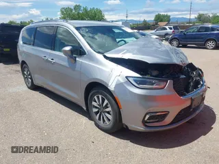 2021 Chrysler Pacifica Hybrid Touring L z VIN 2C4RC1L76MR594571, wystawiony jako IAAI lot #40255745 z przebiegiem 58 163 mil mil oraz . Historia ofert i sprzedaży dostępna na DreamBid. Obrazek 1.