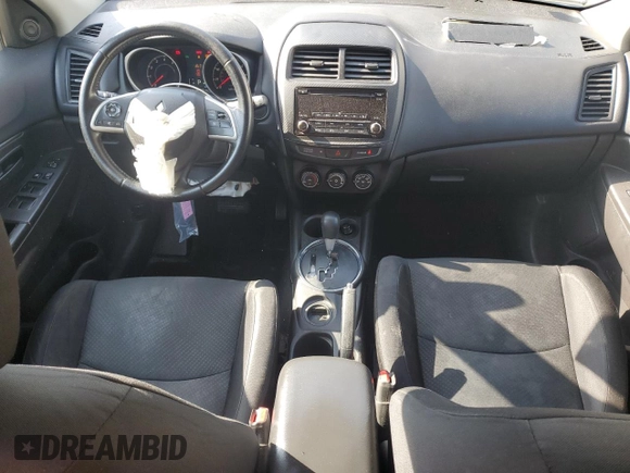2015 Mitsubishi Outlander ES z VIN 4A4AP3AUXFE054428, wystawiony jako Copart lot #55333135 z przebiegiem 167 823 mil mil oraz Szkoda całkowita • Salvage title. Historia ofert i sprzedaży dostępna na DreamBid. Obrazek 8.