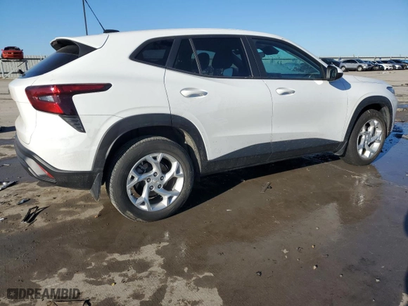 2025 Chevrolet Trax LS with VIN KL77LFEP8SC020042, listed as a Copart auction lot 43536845 with 33,794 mi miles and Non Repairable. Bid and sale history available at carsss.com. Image 3.